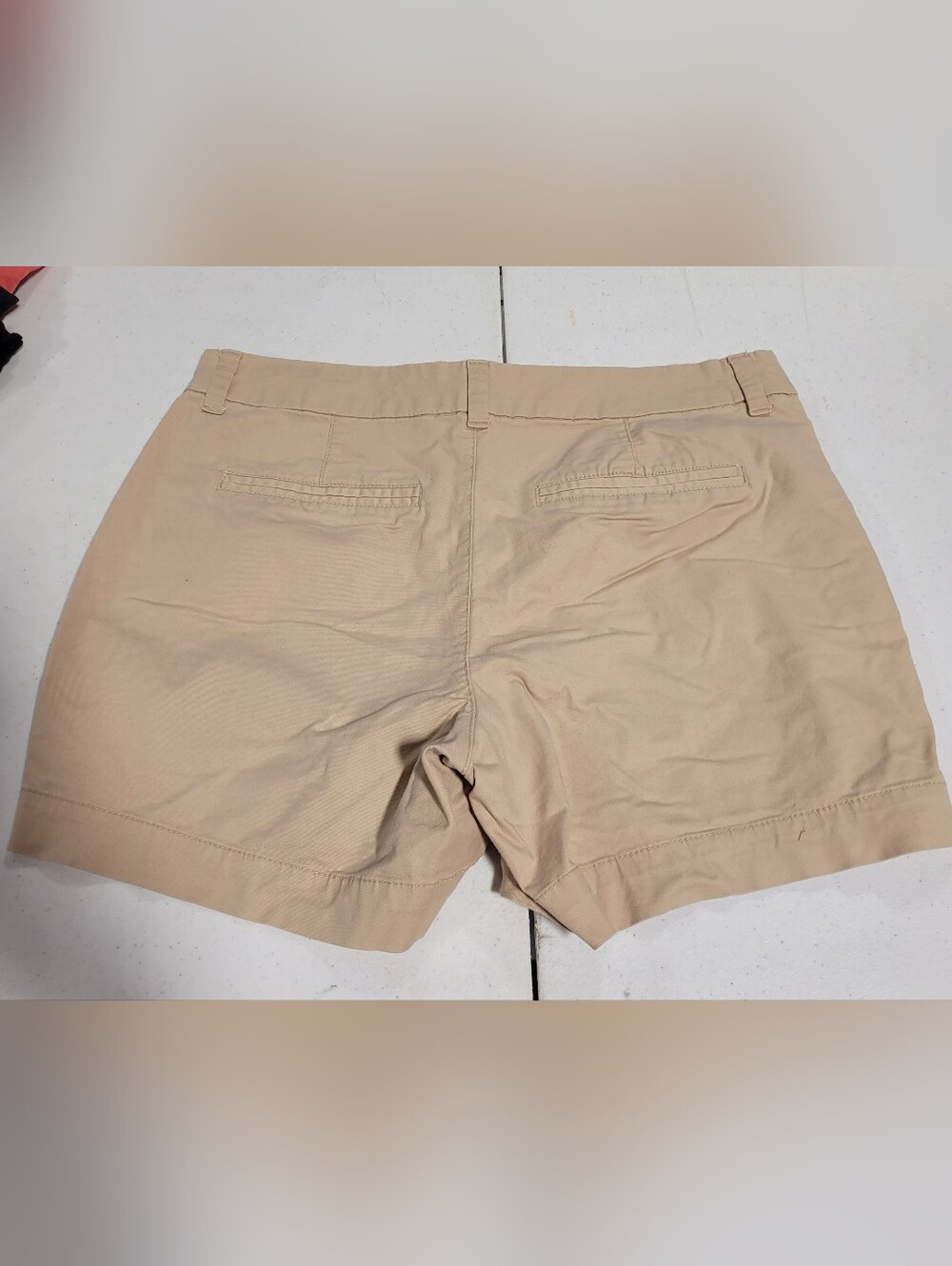 Old Navy Women's Khaki Tan Casual Shorts - Picture 3 of 3